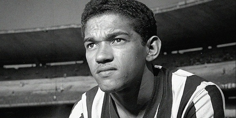 Garrincha - top 10 cầu thủ mang áo số 7 xuất sắc nhất