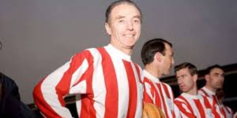 Stanley Matthews đã kết thúc sự nghiệp chuyên nghiệp vào năm 1965