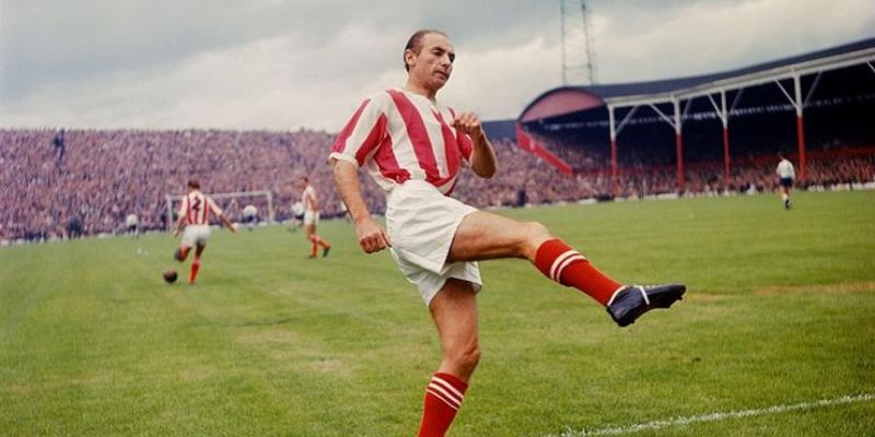 Stanley Matthews là một trong những huyền thoại bóng đá Anh